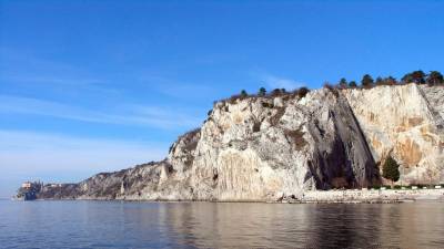 Mogočne Devinske stene vabijo obiskovalce (ARHIV)