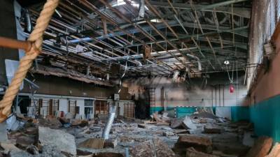 Pogorelo je skoraj celotno ostrešje telovadnice Osnovne šole Dušana Muniha Most na Soči (PRIMOŽ BOŽIČ/PRIMORSKE NOVICE)