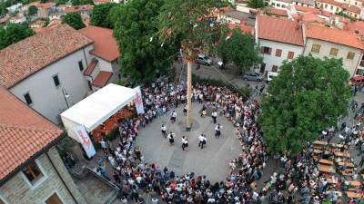 Želja je, da bi se obnova vaškega jedra na Gorici v Dolini začela takoj po Majenci (ARHIV)