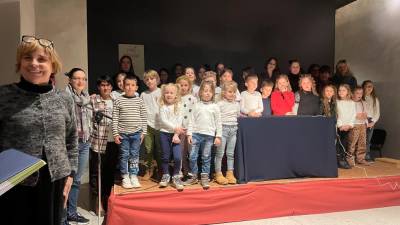 Skupinska fotografija vseh nastopajočih (K.F.)