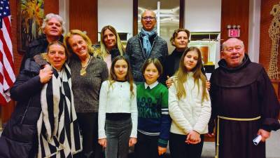 Tržaška delegacija Glasbene matice in njihovi gostitelji v New Yorku (ROBI POREDOŠ/STA)