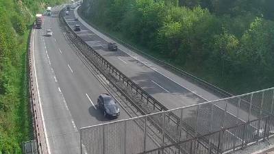Tankovski most na primorski avtocesti na odseku med Vrhniko in Logatcem danes ob 9. uri (SPLETNA KAMERA DARS)