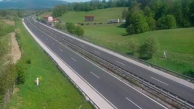 Odsek med Postojno in Razdrtim ob 15.19 (SPLETNA KAMERA DARS)