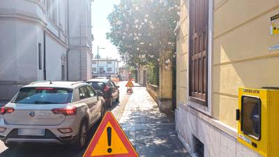V vrsti pred semaforjem sredi Štandreža (FOTO D.R.)