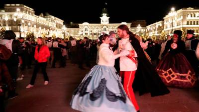 Lani so nekateri pari zaplesali tudi v kostumih (FOTODAMJ@N)