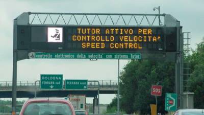 Obvestilo o sekcijskem merjenju hitrosti na italianskih avtocestah (ANSA)