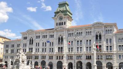 Pogled na tržaško občinsko palačo (ARHIV)