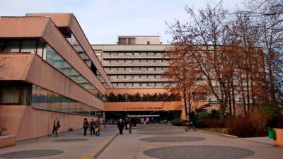 Bolnišnice v Sloveniji se praznijo, na fotografiji UKC Ljubljana (ARHIV)