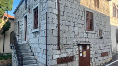 Župnišče se je preselilo v nekdanjo kriško šolo (S.T.)