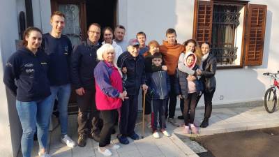 Ukrajinska družina z Igorjem Tomsičem, Saro Piva in Manuelom Manfredo (BUMBACA)