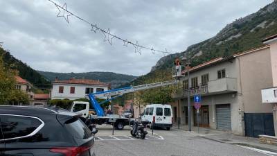 V Boljuncu so danes postavljali praznične lučke