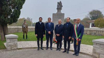 Po polaganju vencev k spomeniku slovenskim vojakom (D.R.)