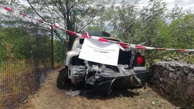 Zaseženi avtomobil ob robu Peči (PDK)