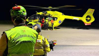 Truplo moškega so s helikopterjem prepeljali v dolino