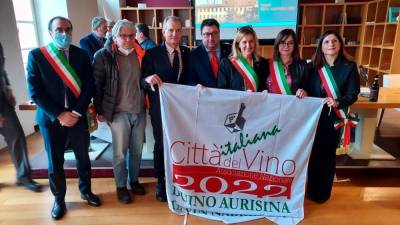 Na jesenskem zasedanju Vsedržavnega združenja mest vina so devinsko-nabrežinsko občino uradno imenovali za mesto vina 2022