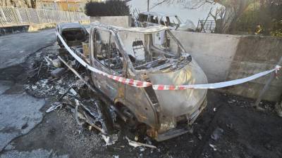 Uničeni avtomobili v Naselju sv. Nazarija (FOTODAMJ@N)