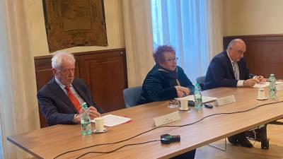 Z leve Bojan Brezigar, Tatjana Rojc in Matjaž Longar, Tatjana Rojc in Bojan Brezigar (Veleposlaništvo RS)