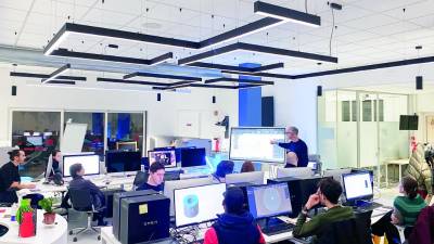 V tehnološkem laboratoriju društva Asperastra v tržaškem Urban centru se prepletata znanost in umetnost (ASPERASTRA)