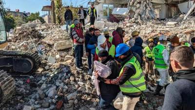 Izpod ruševin pet dni po potresu še rešujejo ljudi (ANSA)