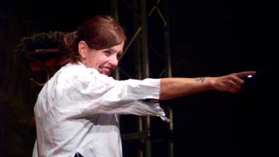 Laura Bussani med predstavo na gradu (FB MIELA)