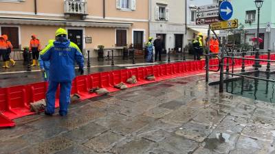 Zapornice za plimovanje v mandraču v središču Milj