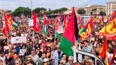 V Italiji bo jutri splošna stavka proti predlogu proračuna, za svobodno Palestino in za prekinitev odnosov z Izraelom, ki so jo napovedali USB, CUB, Cobas in drugi neodvisni sindikati, obenem pa tudi novinarska stavka, fotografija je simbolična (USB)