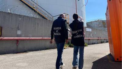 Finančni policisti so devet let po prodaji tržaškega podjetja Depositi costieri Trieste Spa zasegli premoženje v vrednosti 2,5 milijona evrov (FINANČNA POLICIJA)