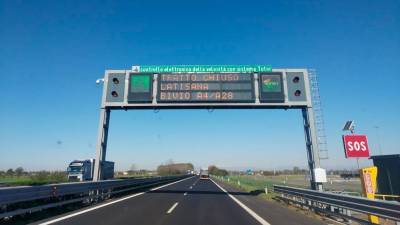 Avtocesto A4 so okrog 9.00 zaprli med San Giorgiom in Latisano v smeri Benetk zaradi prometne nesreče (M.C.)