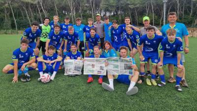 Nogometna reprezentanca Slovencev v Italiji po tekmi proti hrvaškim Srbom (JNG)