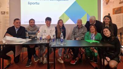 Ekipa Slovencev iz Italije v konferenčni dvorani OKS v Ljubljani