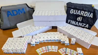 Zasežene konfekcije zdravila na letališču v Ronkah (FINANČNA POLICIJA)