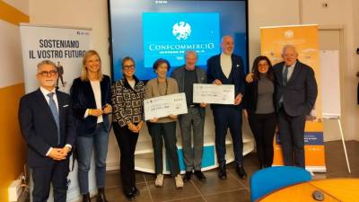 Stanovska organizacija Confcommercio je včeraj uradno predala Skladu Mitja Čuk in fundaciji Monticolo &amp; Foti izkupiček 44. gala večera Buon Anno Trieste 2026 (CONCOMMERCIO TRIESTE)