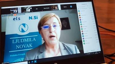 Ljudimila Novak je odgovarjala na vprašanja novinarke Beti Tomsič