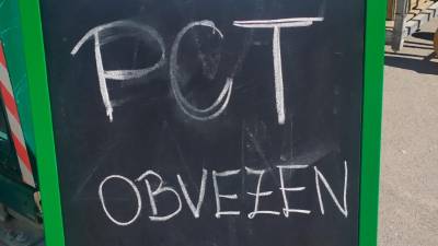 PCT pogoj bo obvezen le še v bolnišnicah, nastanitvenih zavodih socialnega varstva in v zaporih (ARHIV)