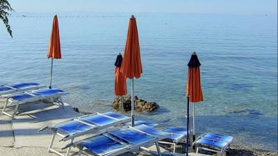 Vodnik Lonely planet meni, da je to 17. najlepša plaža v Italiji (LE GINESTRE)