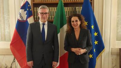 Državna sekretarja Italije in Slovenije Marko Štucin in Wanda Ferro (MZZ)