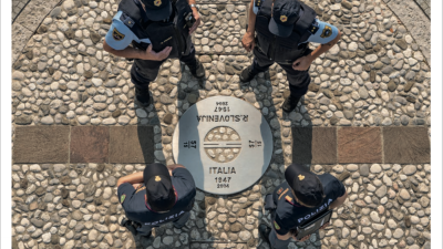 Skupni goriški trg na stenskem koledarju policije za leto 2022 (DONATO LA GROIA)
