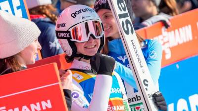 Nika Prevc je po današnji zmagi vse bližja velikemu kristalnemu globusu (SLOSKI NORDIC TEAM)