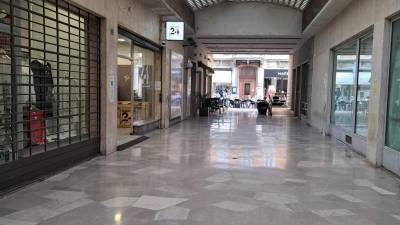 Galerija med Verdijevim korzom in Diazovo ulico (foto ale)