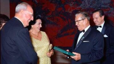 Giuseppe Saragat, Jovanka Broz in Josip Broz Tito z italijanskim odlikovanjem (arhiv predsedstva SFRJ)