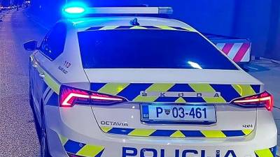 Policisti in kriminalisti so v petek iskali vozilo, s katerim so v Izoli ugrabili domačina (PU KOPER/FACEBOOK)