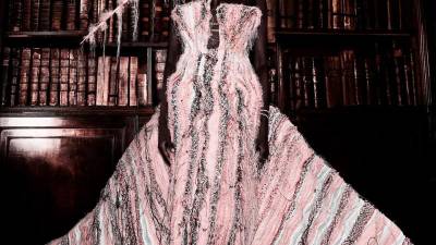 Modna kreacija Maximiliana Raynora iz Velike Britanije