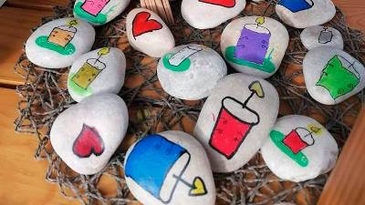 »Virtualne svečke« ne onesnažujejo (MANJ SVEČK ZA MANJ GROBOV/FACEBOOK)