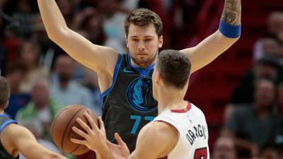 Luka Dončić in Goran Dragić (AP)