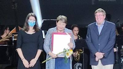 Andreja Duhovnik Antoni z ministrico za izobraževanje Simono Kustec