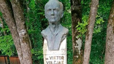 Bronasti kip Viktorja Volčjaka (MESTNI MUZEJ IDRIJA)