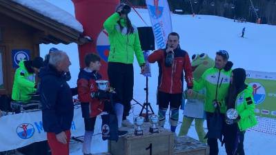 Zmagovalce je nagradil tudi načelnik smučarske komisije ZSŠDI in odbornik Mladine Ennio Bogatez (E.P.)