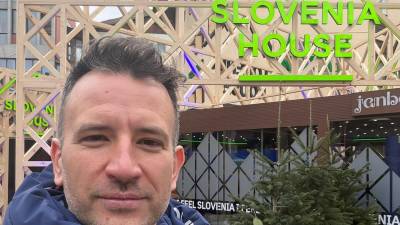 Aljoša Ota pred Slovensko hišo v Cortini (OSEBNI ARHIV)