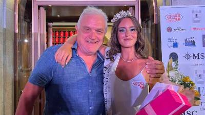 Okronana lepotica Suary Calligaris z nonotom Miranom Pečenikom (OSEBNI ARHIV)