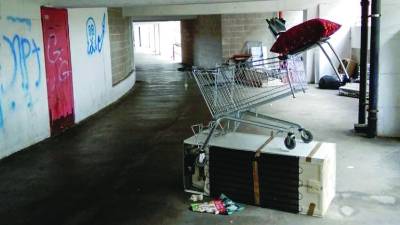 Tako zgledajo skupni prostori stanovanjskih blokov Ater pri Sveti Soboti ( KROŽEK MIANI)